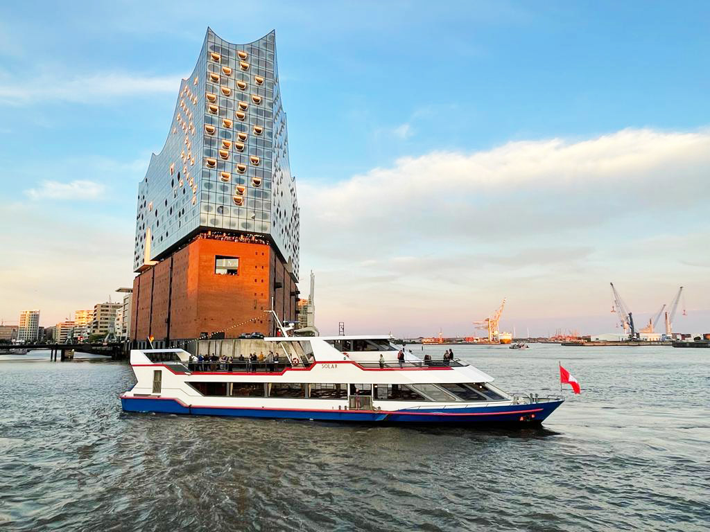 Fahrgastschiff-Solar1