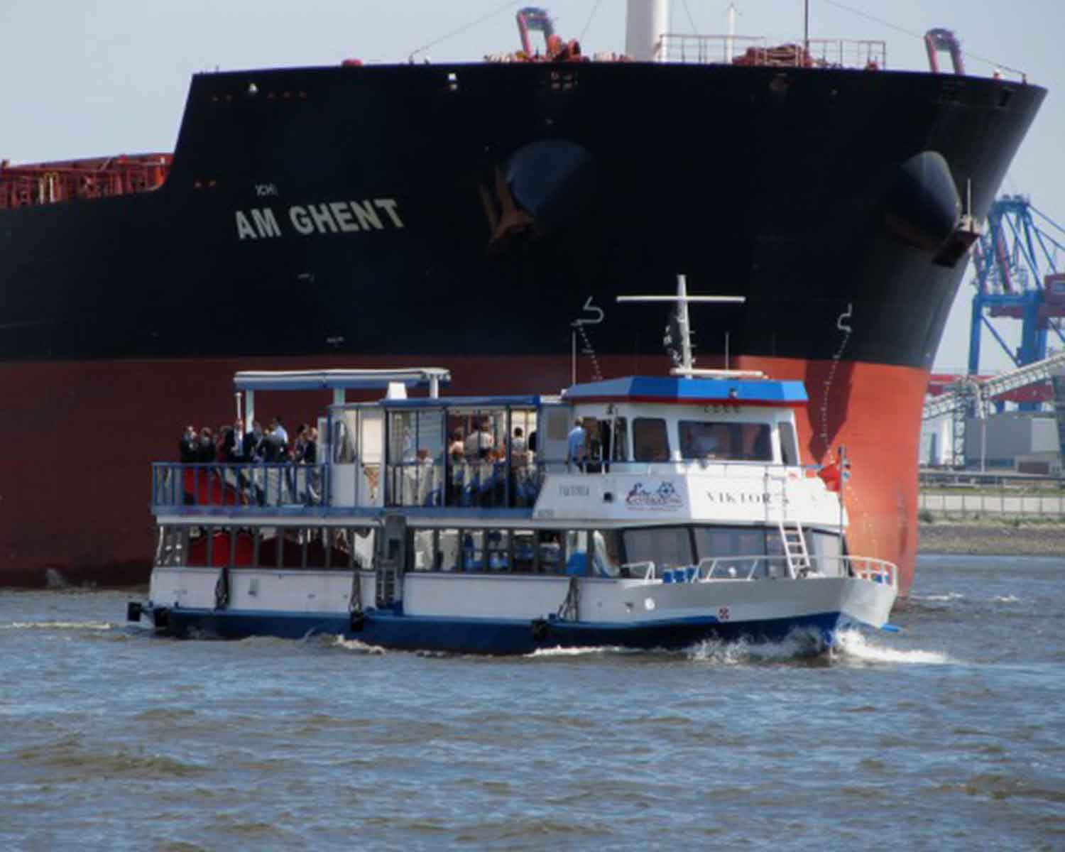 Viktoria-Containerschiff-IMG_3703-592x440-1